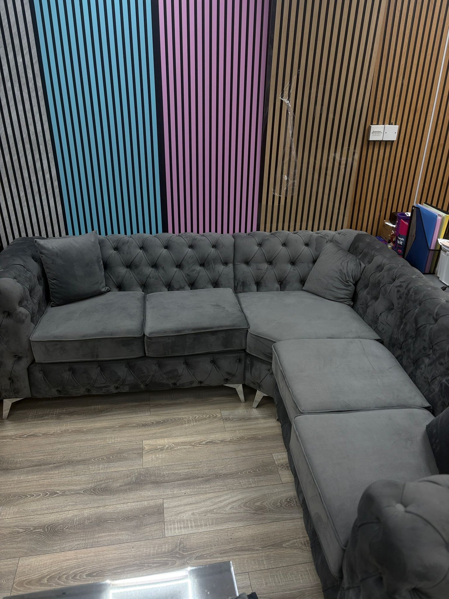 Ambassador Corner Chesterfield Sofa – 3+2 Design